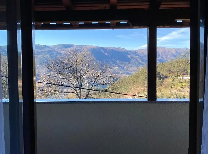 Апартаменты Casa De Casarelhos - Andar Moradia Com Lareira - Vistas Rio - 