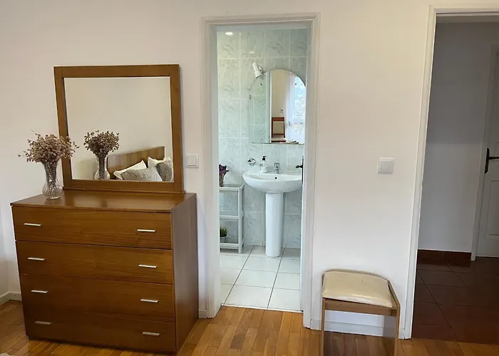 Casa De Casarelhos - Andar Moradia - Vistas Rio - *